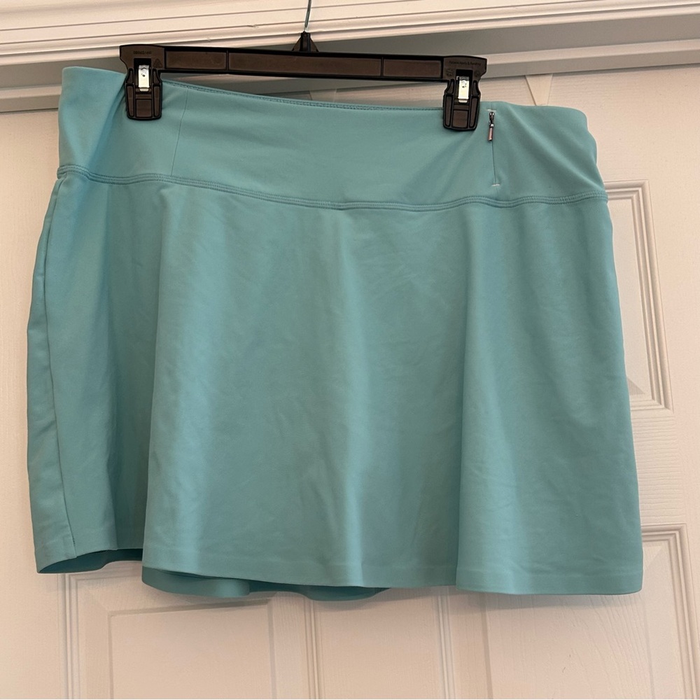Calla by Carrie Underwood Light Blue skort Size L